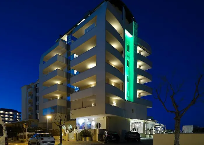 فندق Vistamare 4*