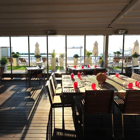 维士塔梅赫套房酒店 酒店 4*