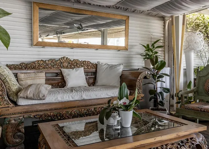 维士塔梅赫套房酒店 4*