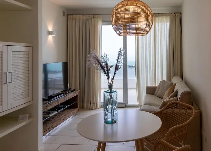 维士塔梅赫套房酒店